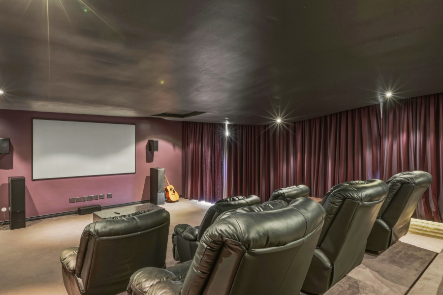 7 Bedroom Property for Sale in Constantia Western Cape